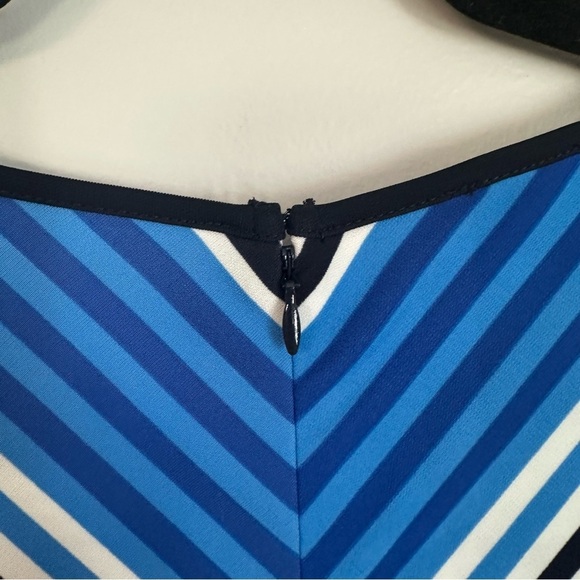 Talbots Women’s Sleeveless V-Neck Keyhole Blue White & Red Stripe Dress Sz M NWT - Picture 9 of 11